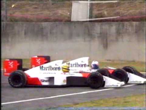 F1   1989   Senna, Prost Crash at Suzuka 0 26 SideBySide