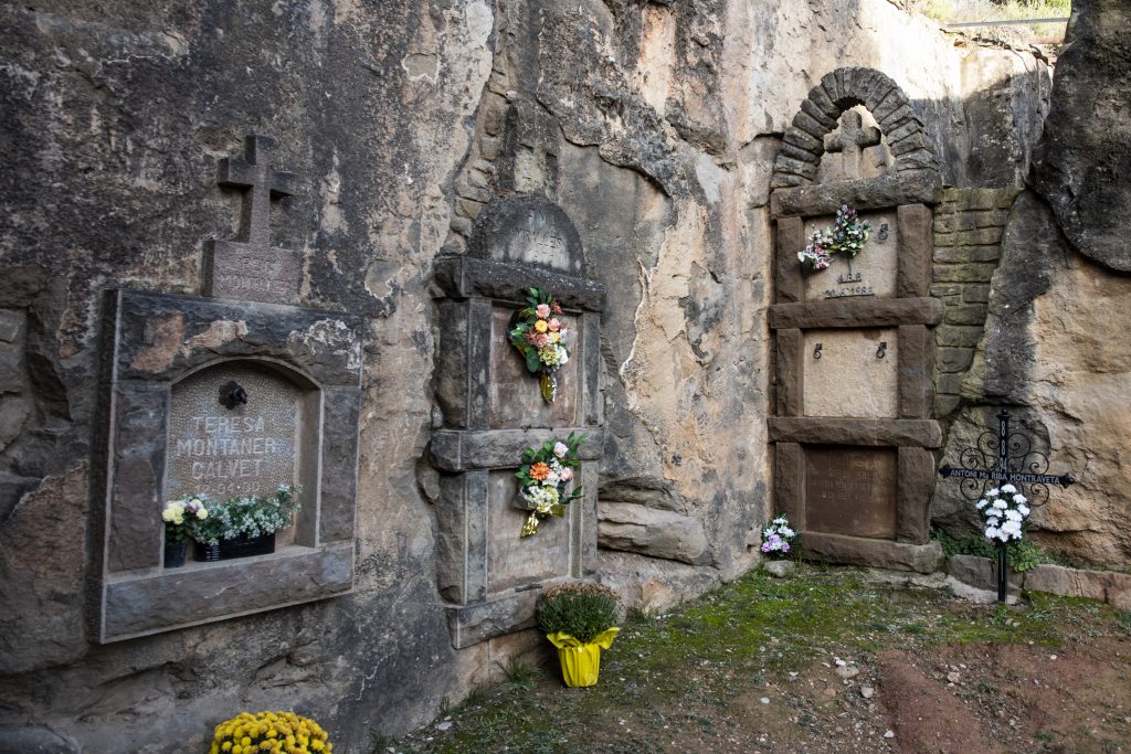 Cementerio Modernista de Sant Esteve d'Òlius