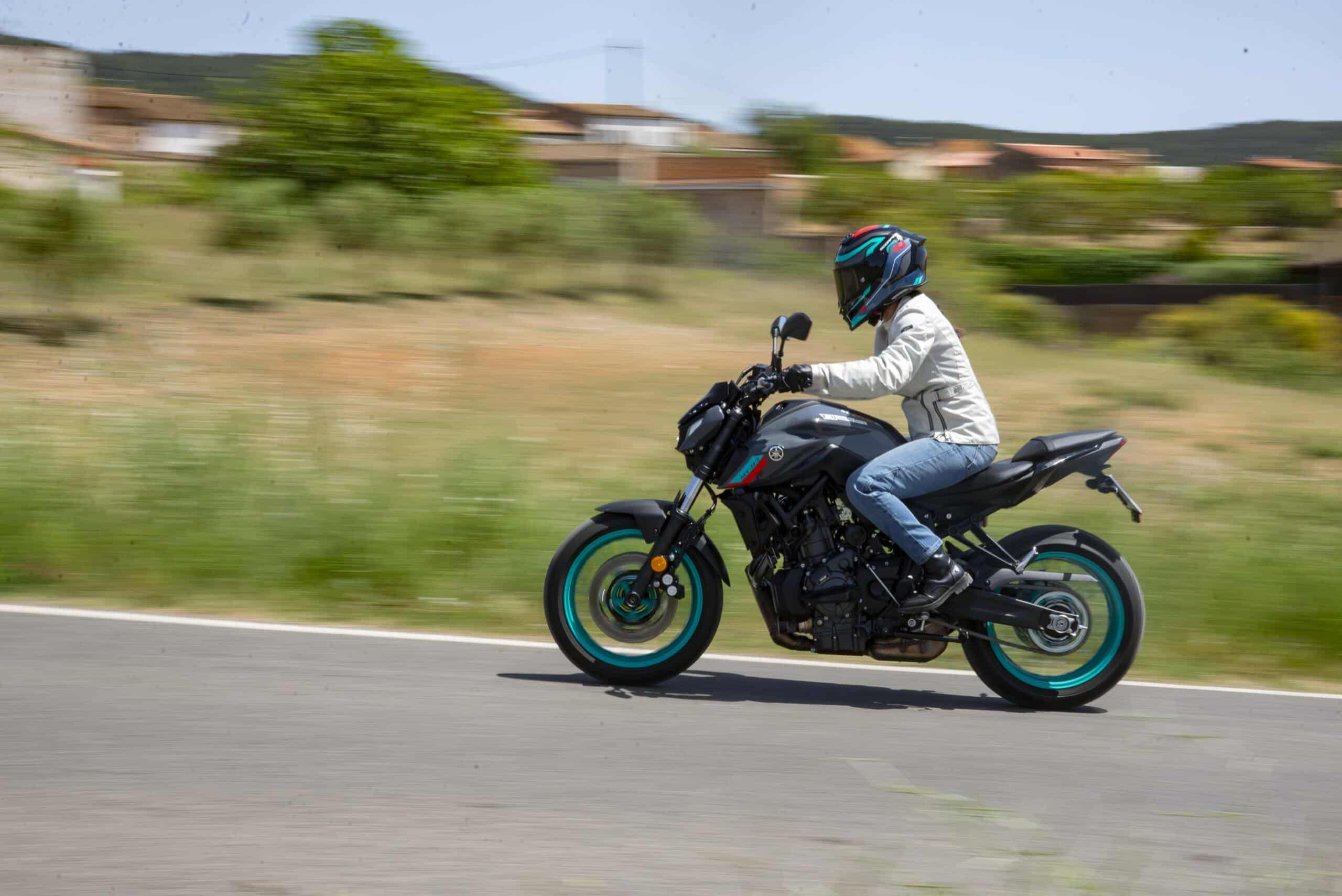 La Yamaha MT-07 es tu primera moto de media cilindrada.